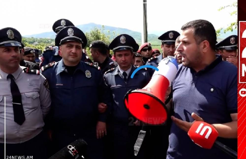 Պարոնայք սպաներ, ձեր սրտում դաջված ա Փաշինյանը, Աննա Հակոբյանը և Ալեն Սիմոնյանը