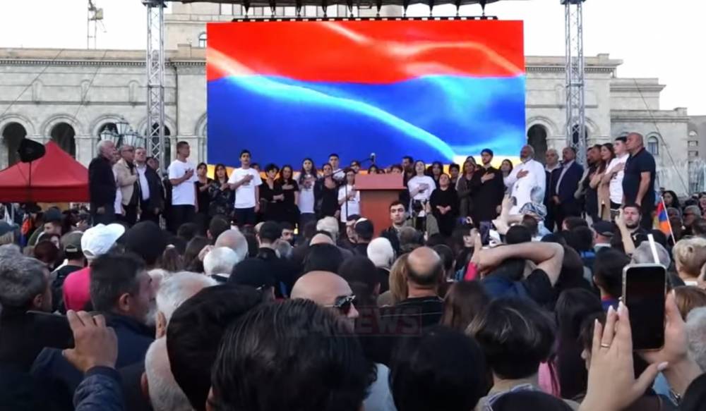 Բագրատ Սրբազանի գլխավորած Շարժման հանրահավաքը մեկնարկեց ՀՀ պետական օրհներգով