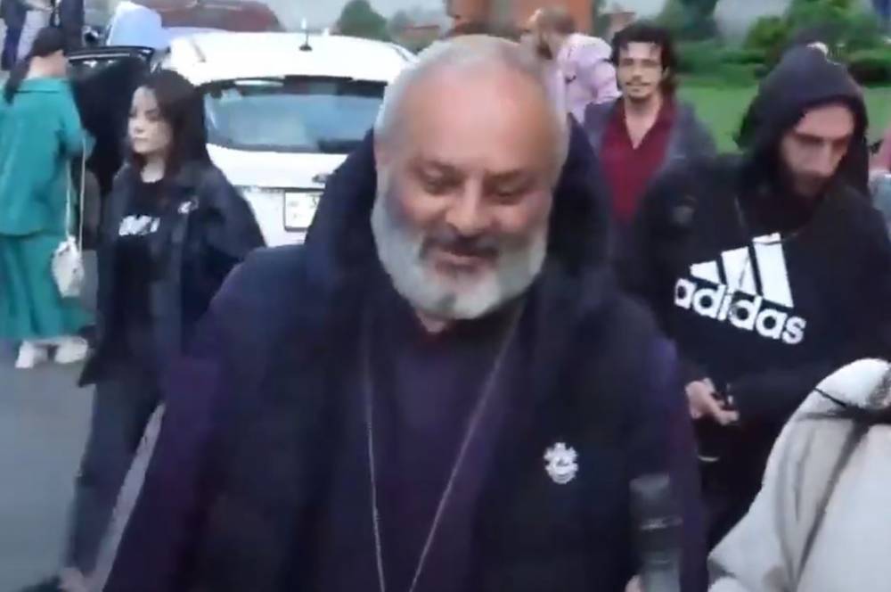 Ստի հորը հարցրեք ձեռքը կտրե՞լ է, թե՞ ոչ. Բագրատ Սրբազանը` Փաշինյանի մասին