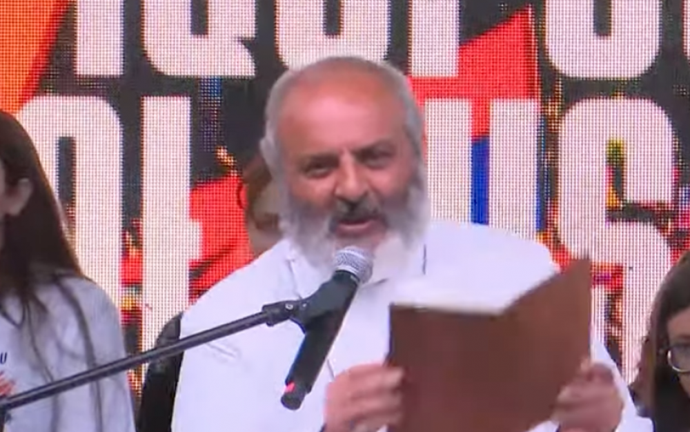 Ոչ ոք իրավունք չունի մեր աշխարհագրությունը փոքրացնել. 29.800 մեկ անգամ, հետո` 29.743. Սրբազան (տեսանյութ)