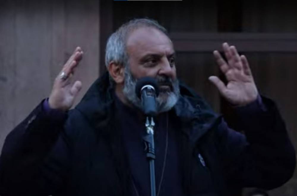 Այո՛,մենք հարկերը վճարում ենք, որ դուք պարգևավճար ստանաք,որ գնաք միլաններում, հունաստաններում ման գաք,որ Տավուշում ահաբեկեք ժողովրդին,որ Արցախ հանձնեք,որ հարյուր հազարավոր դոլարների հարսանիքն