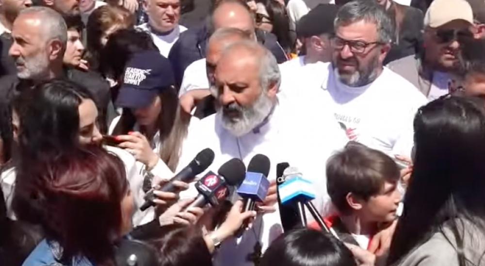 Գնացե'ք, թշնամու առաջ հոխորտացեք, շատ խիստ եմ ասում, որևէ հրահրում չլինի, սա հաշտության պայքար է