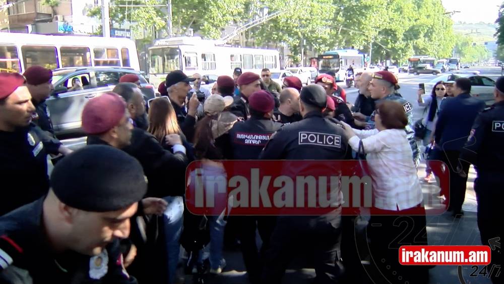 «Կանդալը բերեք», զոհվածի ծնող եմ․ ոստիկանները շարունակում են բերման ենթարկել քաղաքացիներին