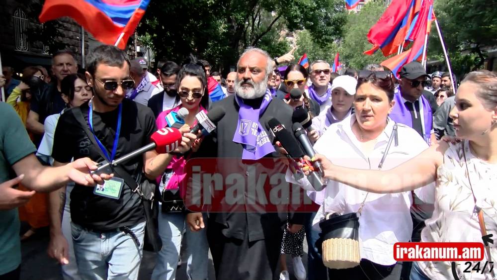 Սրբազանը՝ ոստիկանական խուլիգանական բանդաների, ստացած նվերների ու առաջիկա անելիքների մասին