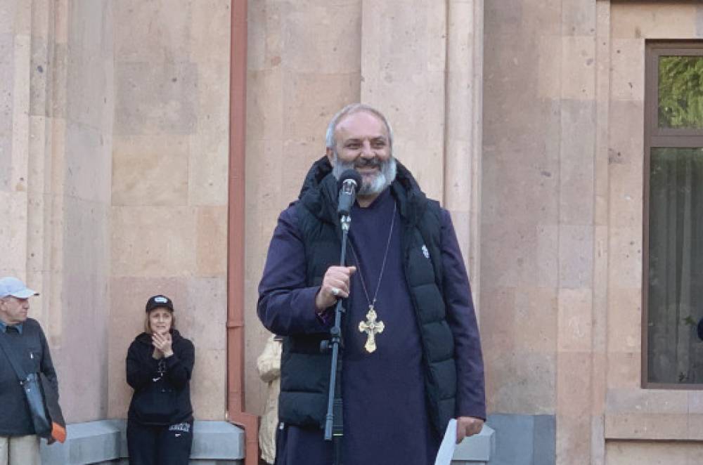 Քաղաքական ուժերի, զինվորականների, մշակույթի գործիչների հետ այսօրվա հանդիպումները Բագրատ Սրբազանը շատ դրական և խոստումնալից գնահատեց