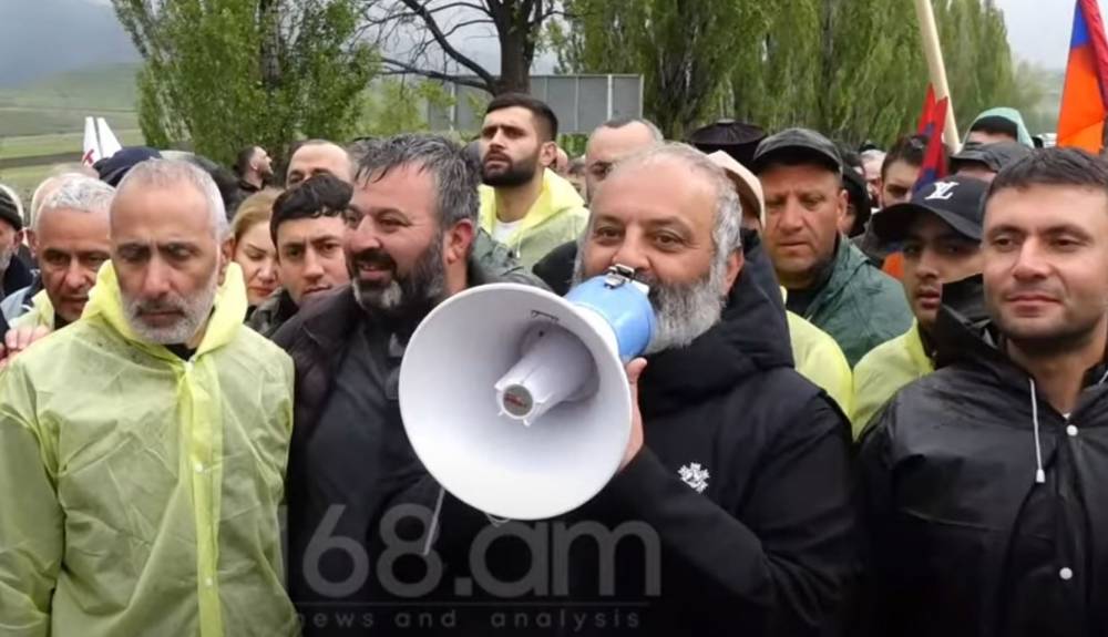 Ոչ անձրև եք նայում, ոչ կարկուտ. հավաքվել, եկել եք. Բագրատ սրբազանը՝ չարենցավանցիներին