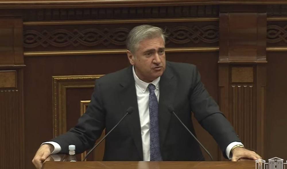 Խաղաղության օրակարգից ի՞նչ կա. Արարատ Միրզոյանն ասում էր՝ «լավ լուրի ենք սպասում», թախտին նստած՝ բախտին է սպասում. Արթուր Խաչատրյան (Տեսանյութ)