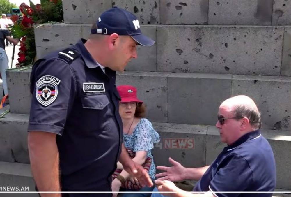 Վեճ ու հայհոյանք․ իրավիճակը լարվեց․ «Դո՛ւք էլ, ձեր Արցախն է՛լ, գնայիք, կռվեիք», «Թուրք եք»
