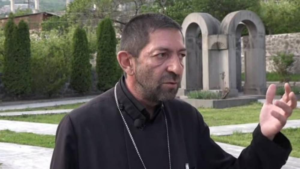 Ինքը չուլանում է մեծացել,դրա համար իր էությամբ չուլան է. Տեր Ահարոն