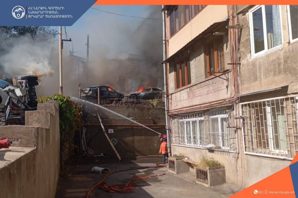 🔥Երևանում այրվում է 4 մեքենա․ դեպքի վայր է մեկնել չորս մարտական հաշվարկ