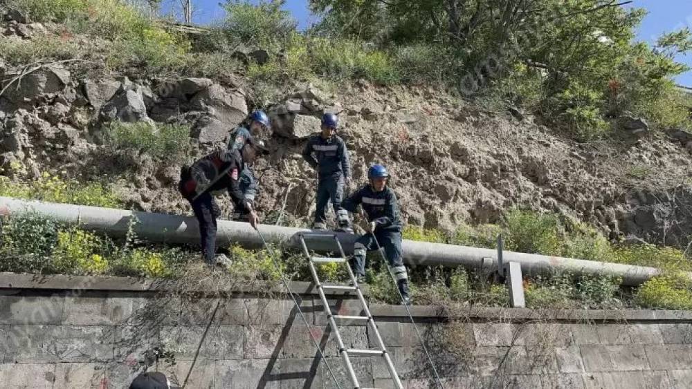Սարալանջի փողոցում՝ քարերի և երկաթե խողովակների արանքում հայտնաբերված 18-ամյա տղայի կյանքը փրկել են