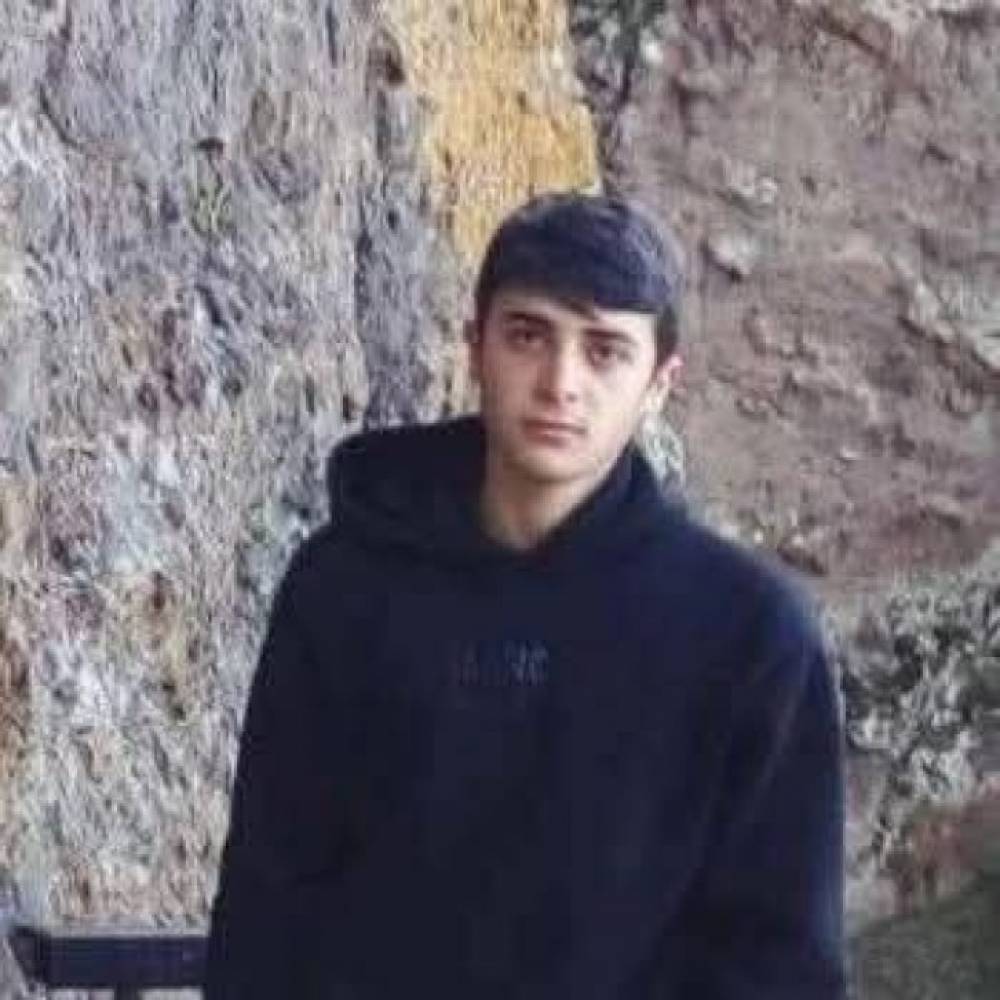 «Կարենին գյուղում բոլորը սիրում էին»․ Այսօր մահացած զինծառայողը Վարդենուտից էր, ընտանիքի ավագ որդին