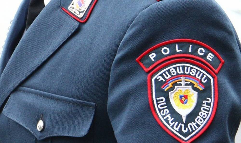 Ոստիկանները հափշտակություն են արել. 2 անձ ձերբակալվել է