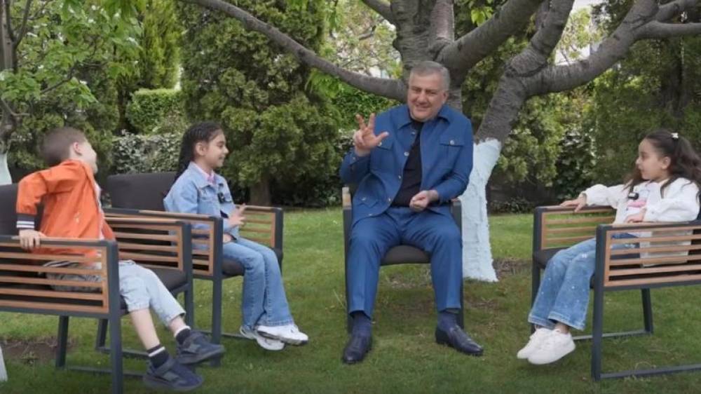 «Ինչո՞ւ եք ուզում դառնալ վարչապետ»․ Սամվել Կարապետյանին հարցեր ունեն երեխաները