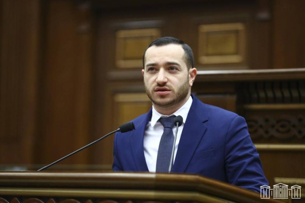 Մխիթար Հայրապետյանը խմբագրել է իր կենսագրությունը․ «Հրապարակ»