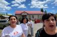 ՔՊ շապիկով ուսուցիչ և աշակերտ. Բյուրականի դպրոցի տնօրենը կոլեկտիվի հետ մասնակցում էր ՔՊ քարոզարշավին