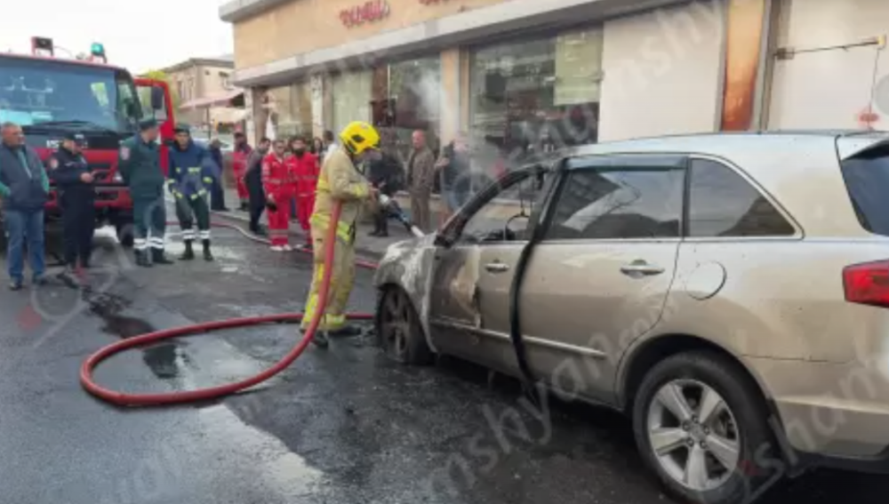 Արտակարգ դեպք՝ Երևանում. հրդեհ է բռնկվել «Acura» մակնիշի ավտոմեքենայում