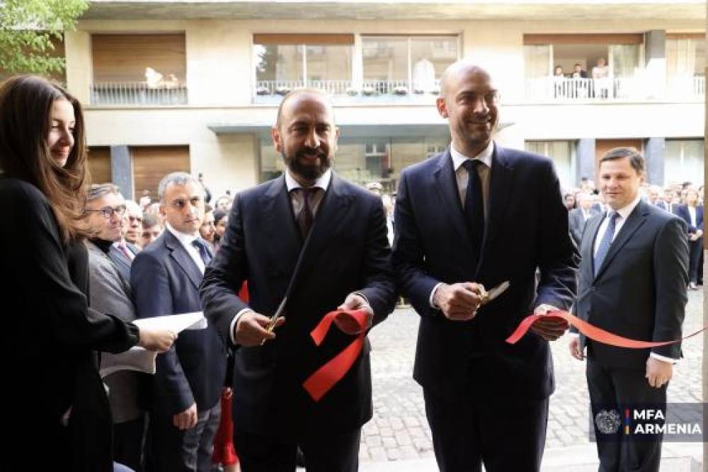Ֆրանսիացիներն էլ են զարմացել՝ դեսպանատան բացմանը ֆրանսահայերը չեն եղել․ «Հրապարակ»