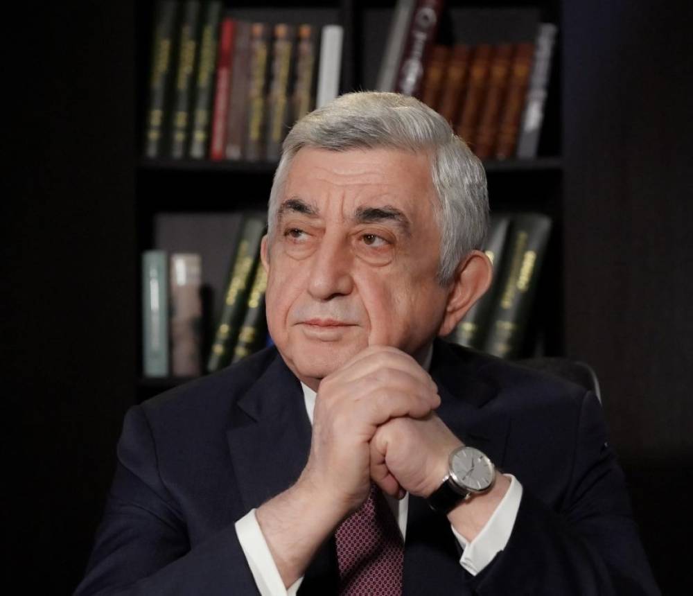 Սերժ Սարգսյանի անունից ծաղկեպսակ է դրվել «Հաղթանակ» զբոսայգու Անմար կրակի մոտ