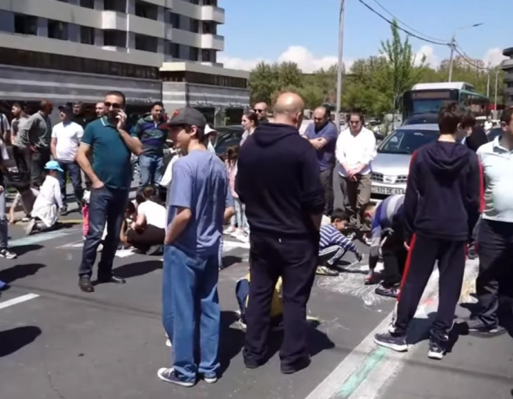 Ավինյանը 2,5 տարի առաջ խոստացել է՝ կանգառ կլինի «Վերածնունդ» թաղամասի հատվածում. 4,000 բնակչի կյանքը վտանգում են. բողոքի ակցիա