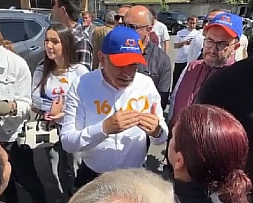 Շան տղա ըլնեմ, թույլ տուր սաղին խփեմ․ քաղաքացին՝ Փաշինյանին