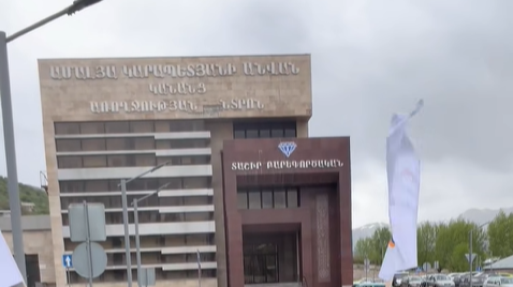 Վանաձորում քարոզարշավը մեկնարկեցին Սամվել Կարապետյանի մոր անունը կրող առողջության կենտրոնի բակից