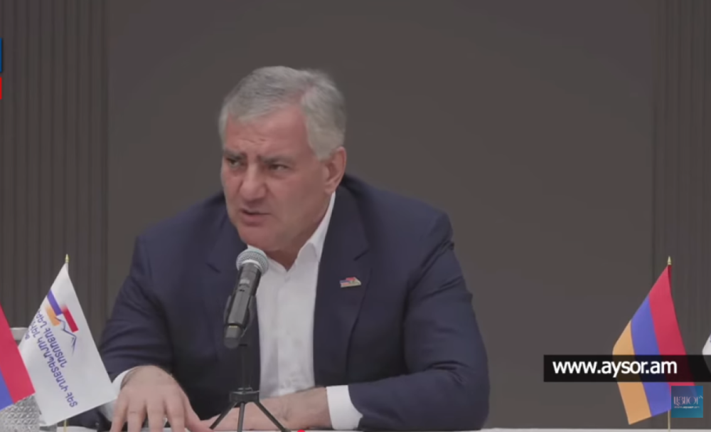 «Հնարավորություն ունեին մի ստորագրությամբ դուրս գալ ՀԱՊԿ-ից, վախենո՞ւմ են. «պամպերսները» հագած ինչ-որ հայտարարություններ են անում». Սամվել Կարապետյան (Տեսանյութ)