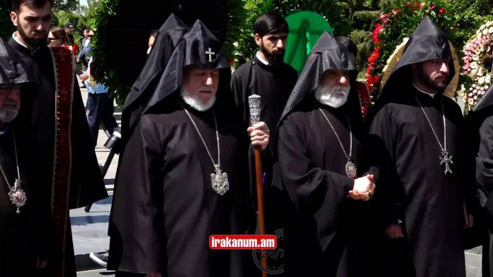 Գարեգին Բ-ն հոգևոր դասի հետ այցելեց Հաղթանակ զբոսայգի