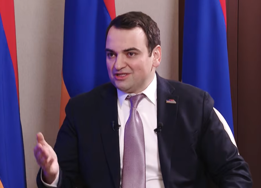 Ծնվել է Նիկոլ անունով մի տղամարդ ու որոշել՝ փոխի մեր ազգի պատմությունը վատ իմաստով․ Նարեկ Կարապետյան