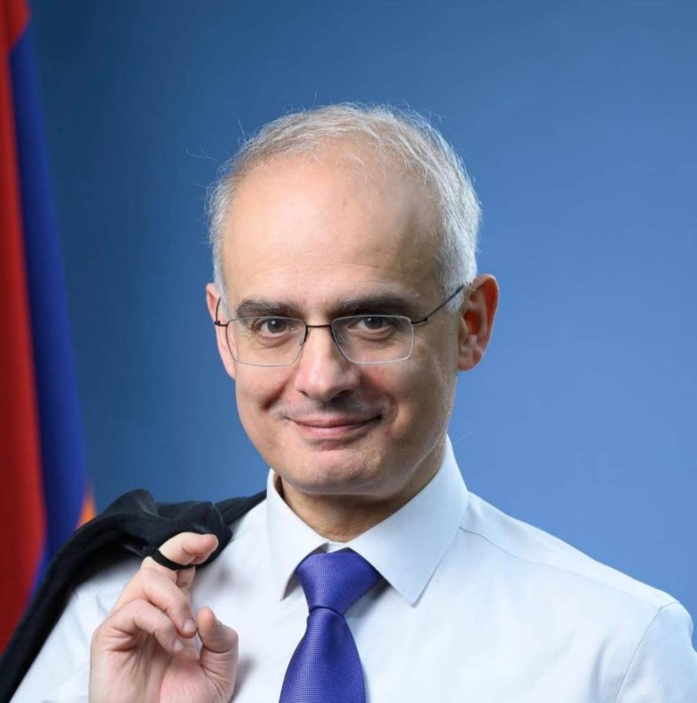 Պետությունը պետք է կանգնած լինի աշխատող, ստեղծագործող մարդու կողքը, տեր կանգնի նրա եռանդին, ջանասիրությանը, հնարամտությանը. Զուրաբյան
