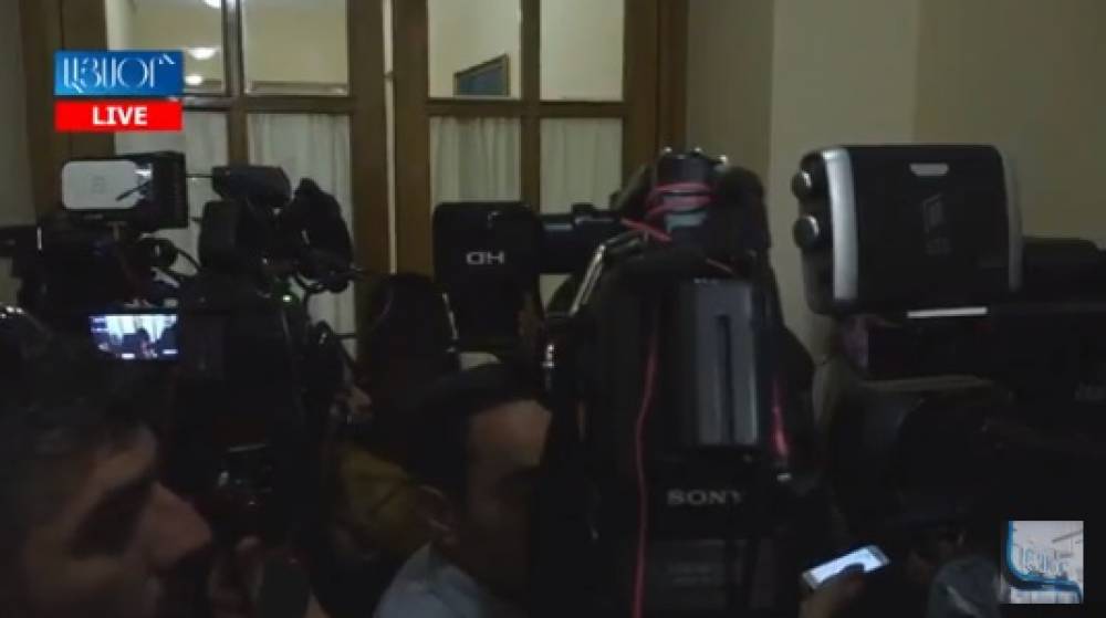 LIVE. Պատգամավորների ճեպազրույցները լրագրողների հետ