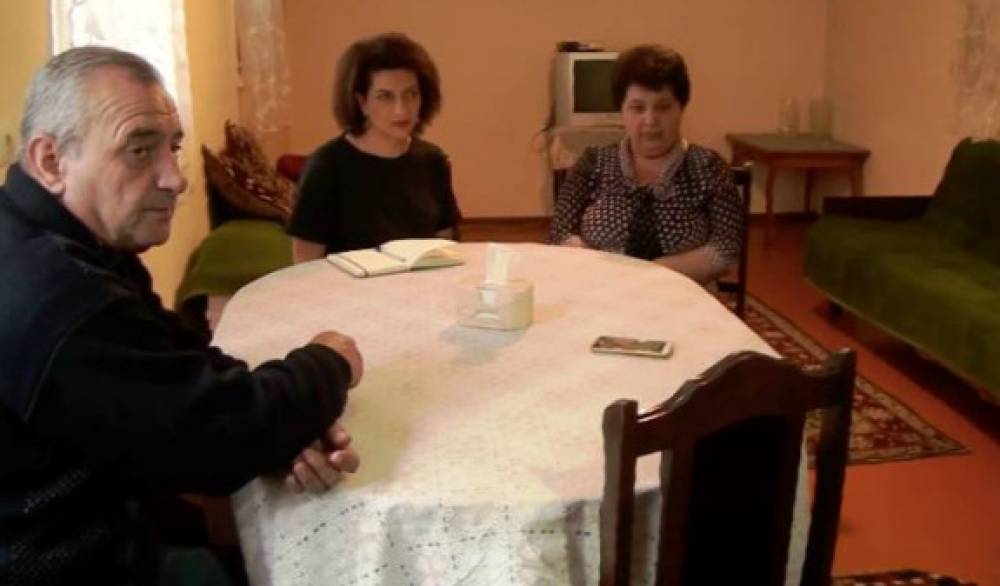 ՀՀ վարչապետի պաշտոնակատարի տիկին Աննա Հակոբյանն այցելել է Ադրբեջանում գերեվարված Կարեն Ղազարյանի ընտանիքին