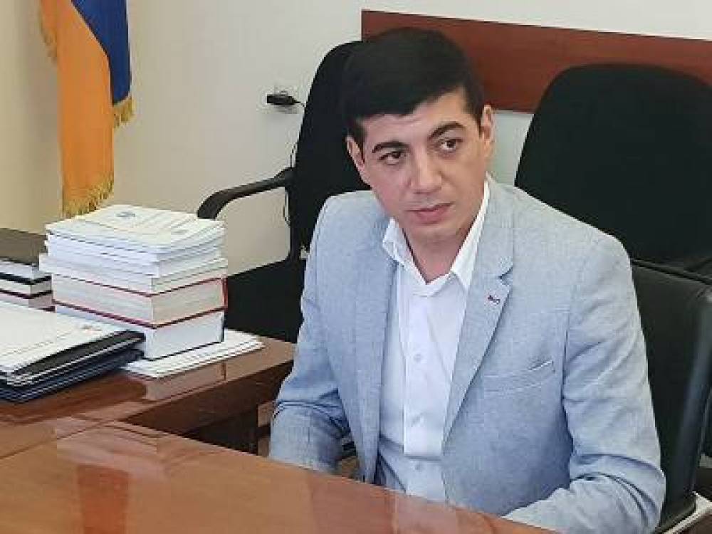Մենք զբաղված ենք ավելի կարեւոր խնդիրներով, քան՝ իրար մեջ առաջինը լինելու համար կռիվ մղելը. Մեսրոպ Պապիկյան