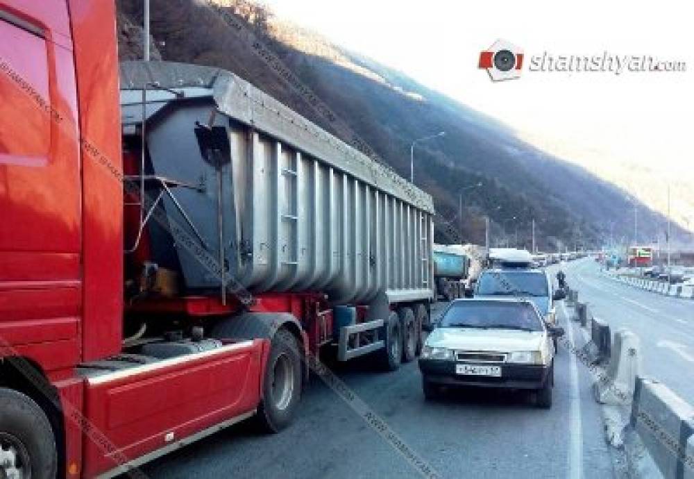 Արտակարգ իրավիճակ Վերին Լարսում. օրեր շարունակ հայ վարորդները պատանդ են մնացել