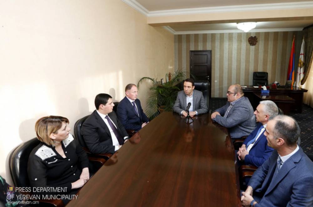 Քրտնաջան և թափանցիկ աշխատանք բնակչության հետ. քաղաքապետը ներկայացրել է Քանաքեռ-Զեյթունի նոր ղեկավարին