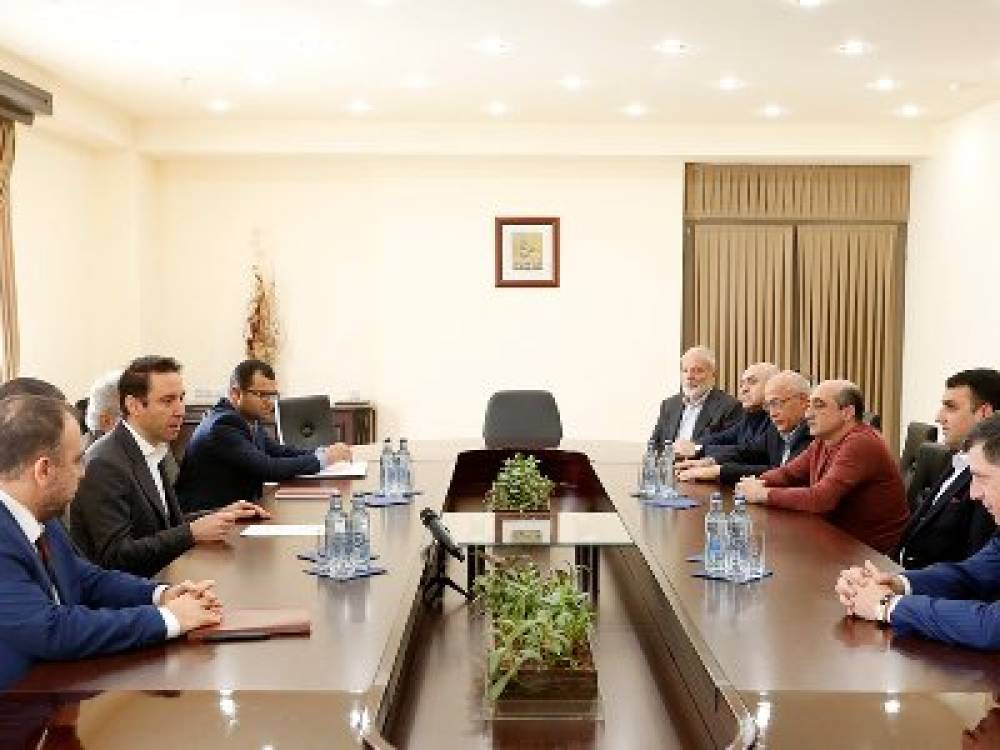 «Օրինական շինարարության գործընթացը հեշտացնելու ենք». Հայկ Մարությանը հանդիպել է կառուցապատողների հետ