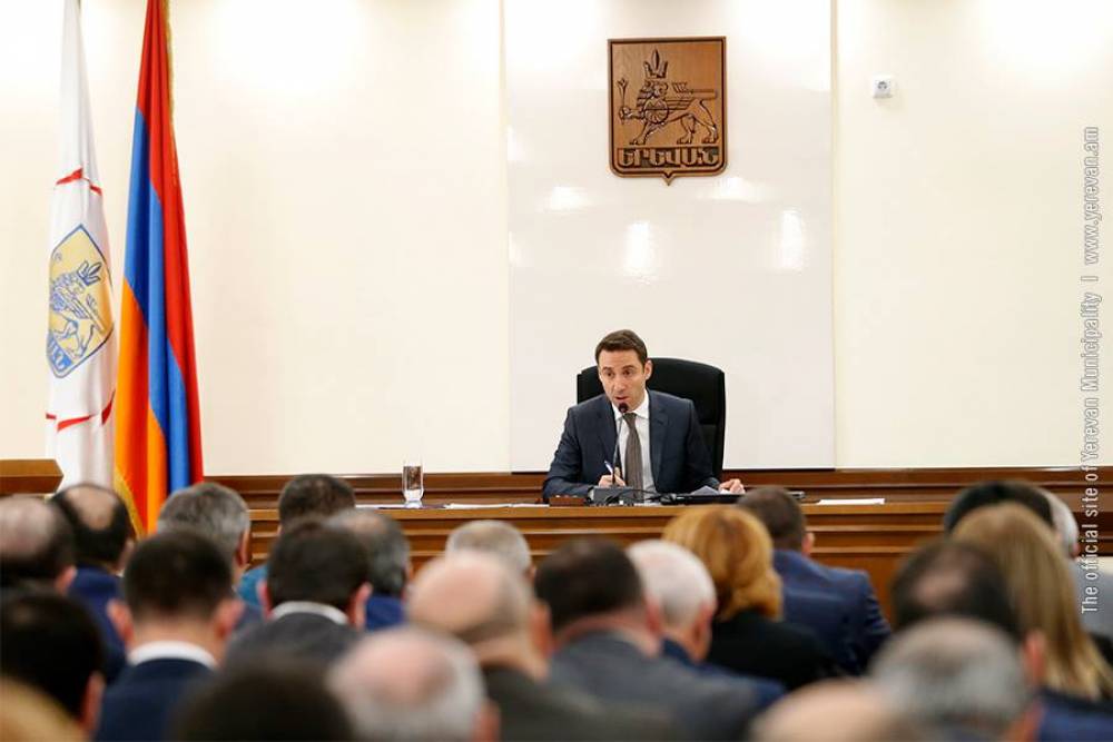 «Գործող օրենքի շրջանակում պետք է ելք գտնենք». քաղաքապետը՝ վթարային պատշգամբների մասին