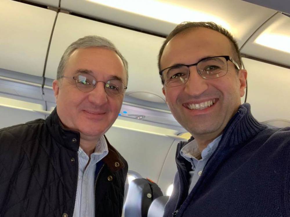 Օդանավը նաև գրասենյակ է. նախարարի պաշտոնակատարները մեկնում են