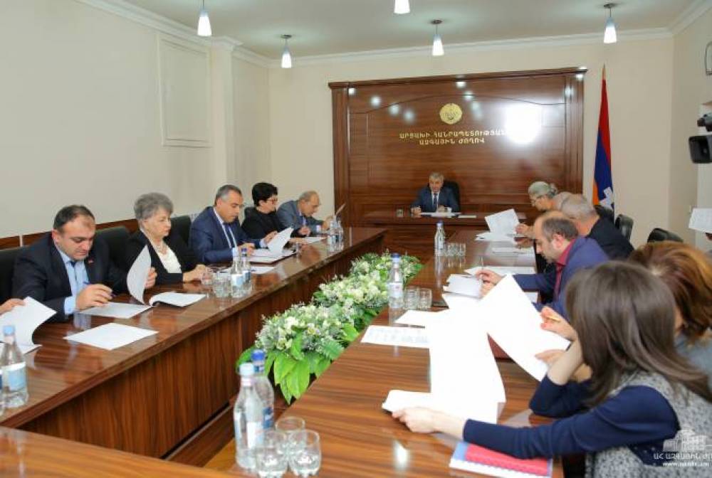 Աշոտ Ղուլյանը հրավիրել է աշխատանքային խորհրդակցություն
