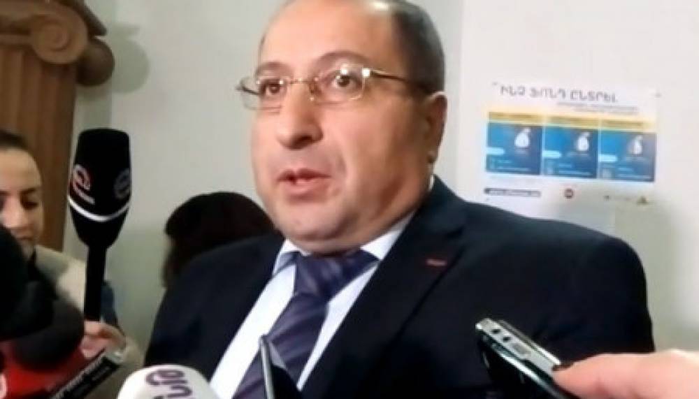 Քոչարյանի պաշտպանը պատասխանում է լրագրողների հարցերին (տեսանյութ)