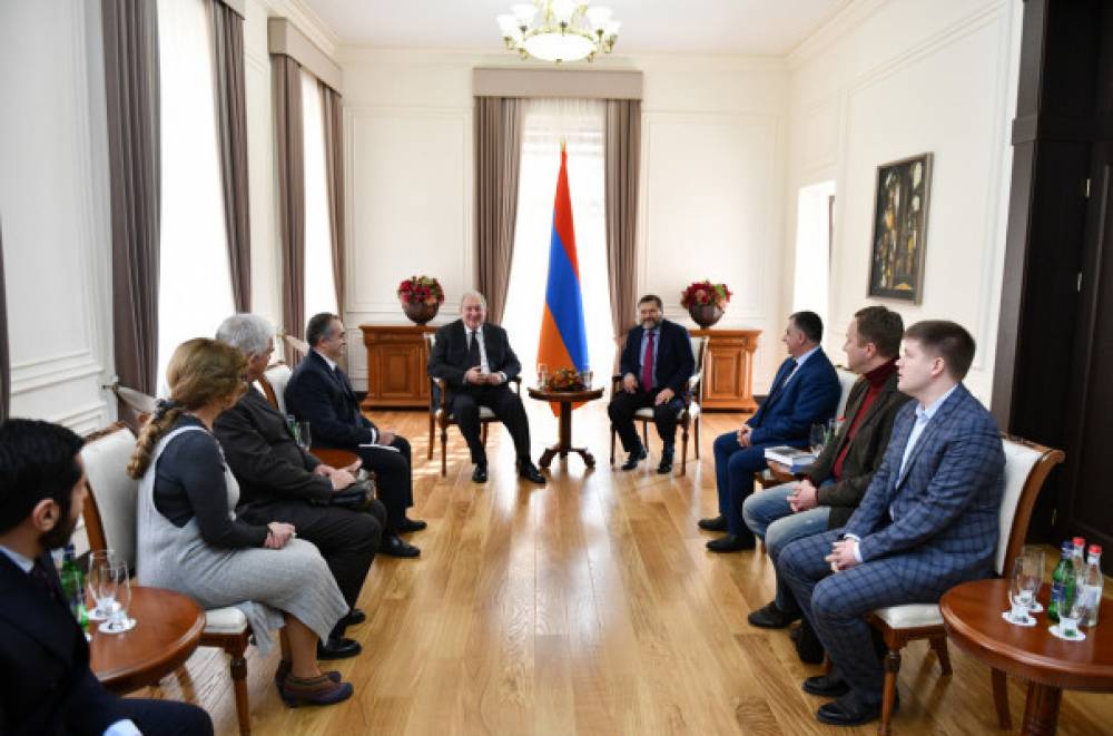 ՀՀ նախագահը միջազգային կլոր սեղան-քննարկման մասնակիցների հետ հանդիպմանը կարևորել է կայունությունն ու կանխատեսելիությունը