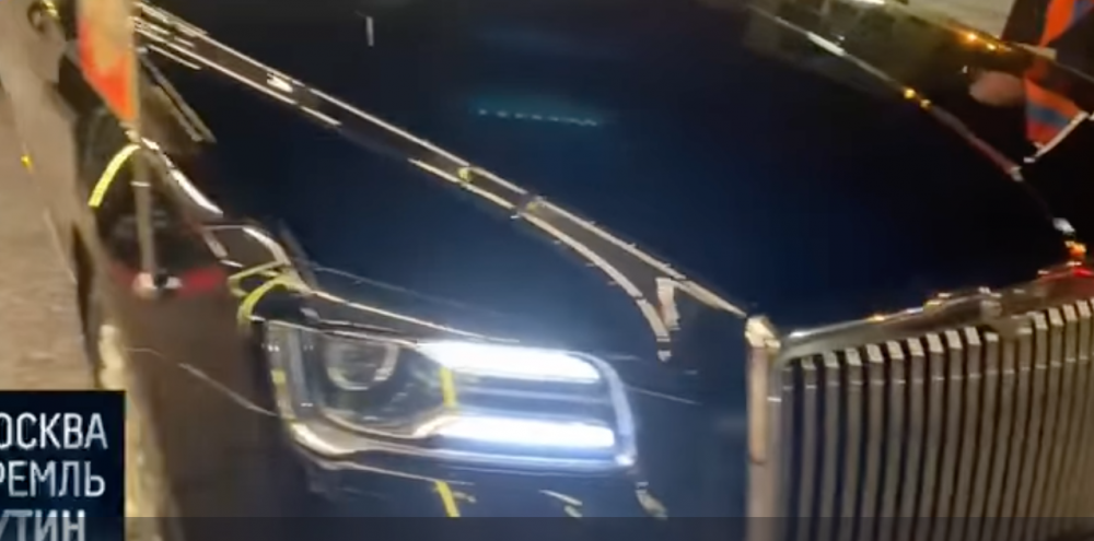 Պուտինին սպասարկող մեքենայի վրա Ռուսաստանի դրոշի հետ միասին փակցվել է նաև Հայաստանի դրոշը (տեսանյութ)