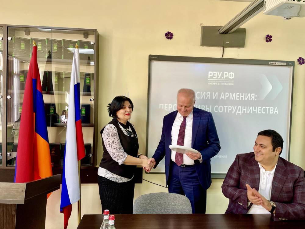 «Հայաստանի հետ մեր հարաբերությունները եղել են, կան և մնում են դաշնակցային». Սերգեյ Կոպիրկինն այցելել է ՌՏՀ Երևանի մասնաճյուղ