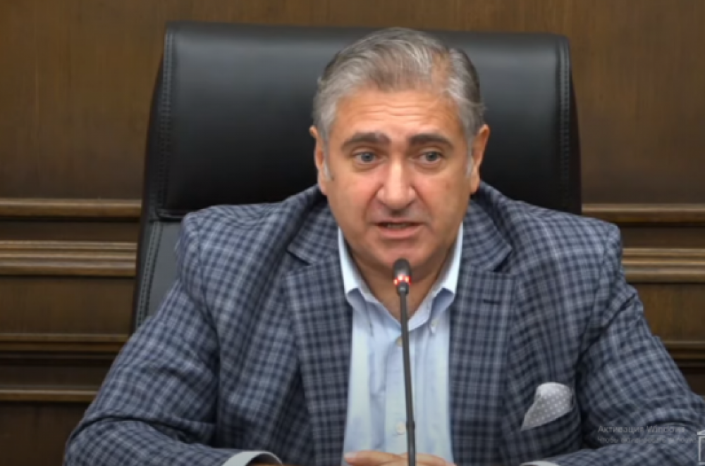 Այնպես չլինի, որ Սնուփ Դոգի օրը ընկնենք, փողը տանք, Սնուփ Դոգը չերգի. Արթուր Խաչատրյան