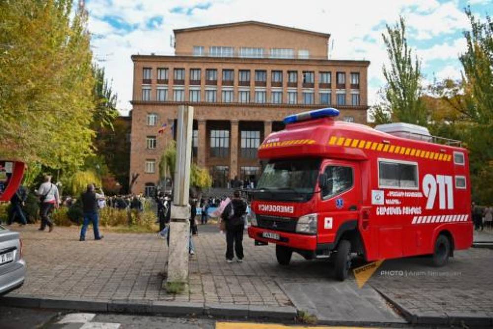 ԵՊՀ-ում հրդեհի հետևանքով տուժած ևս մեկ ոստիկան է տեղափոխվել «Հերացի» համալսարանական հիվանդանոց