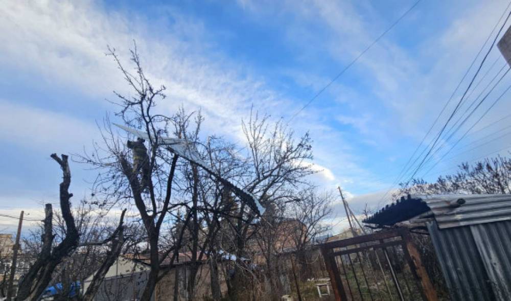 Սևանում ուժեղ քամին տանիքի թիթեղներն է պոկել