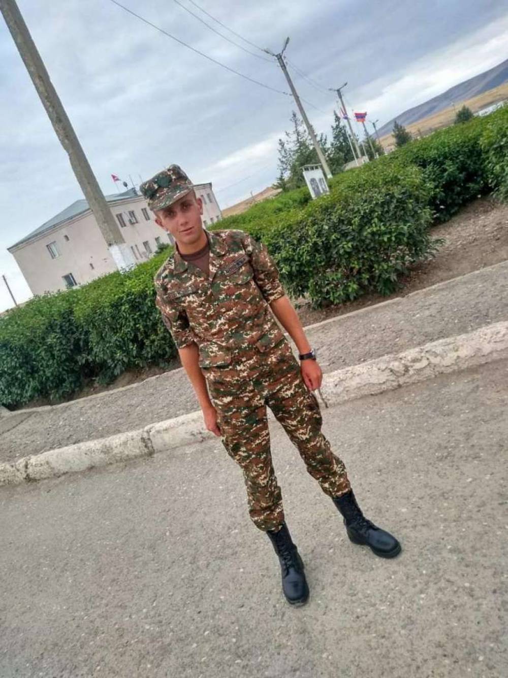 «Խոստացա որդուս՝ թեկուզ կյանքիս գնով, դու վերածնվելու ես, որ քեզ նորից գրկեմ ու մեր տան մեջ Վահե կանչեմ». Վահե Բաղդասարյանն անմահացել է սեպտեմբերի 30-ին Թալիշում