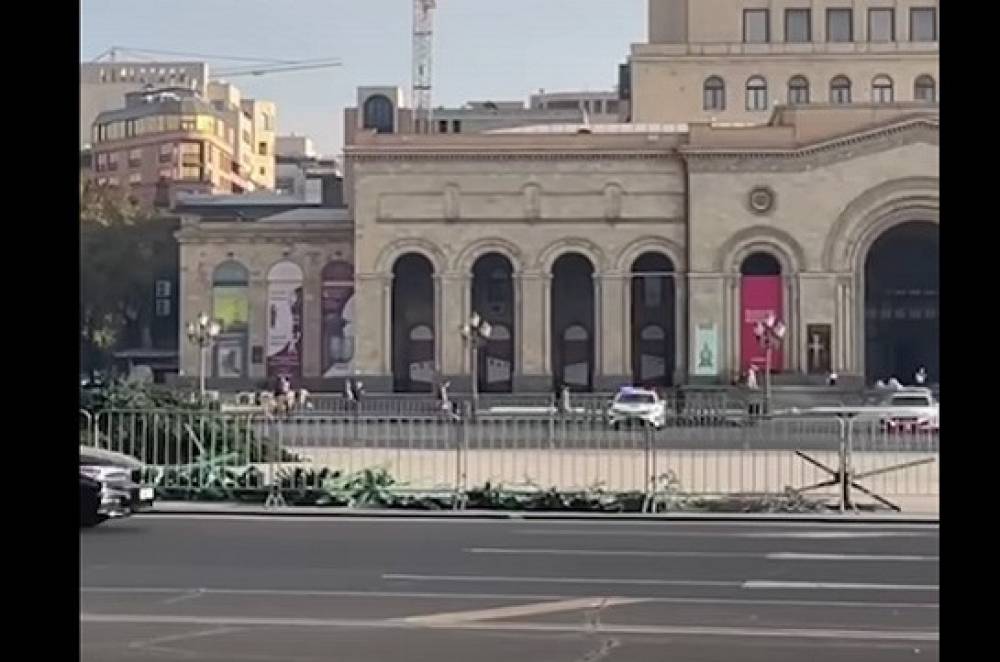 Երևանում արդեն տոնածառ են դնում (Տեսանյութ)