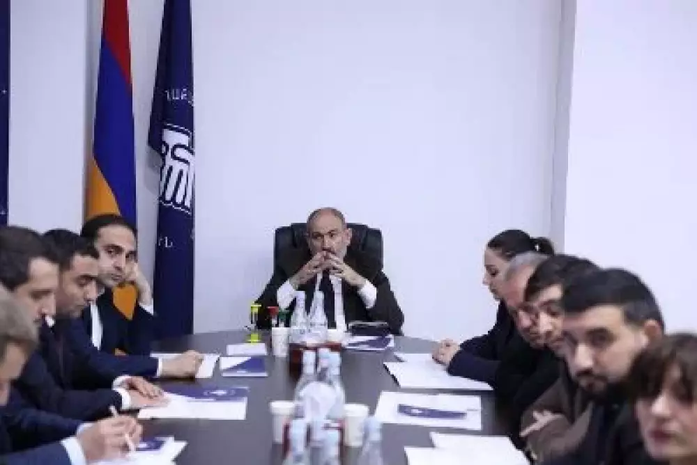 Վարչապետը քննարկում է ավագանիների պահվածքը՝ պահպանելու համար իր աթոռը. «Ժողովուրդ»