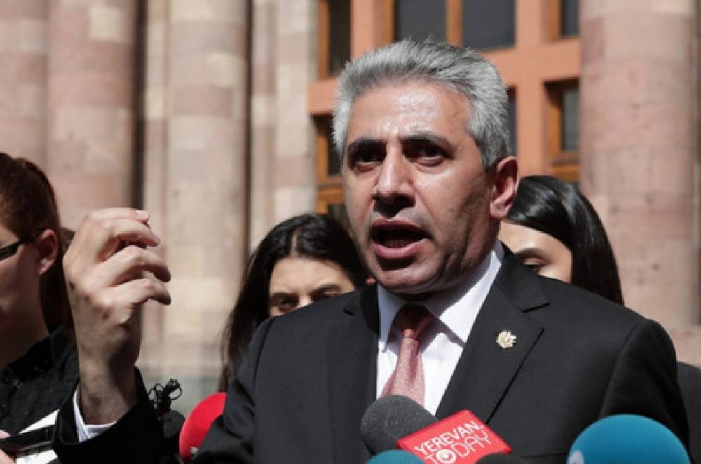 Հիմա, որ ախուրյանցի Անոյին, հեռու իրենից, մի բան լինի, պիտի կառավարական հանձնաժողով ստեղծվի՞.Ղազարյան